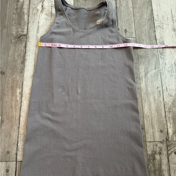 Athleta Pura Tank Top Medium Ribbed Cotton Nylon Gray Seamless Fitted - Picture 5 of 7